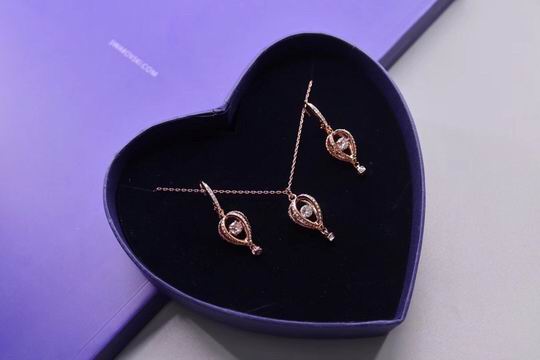 Swarovski Necklace 01lyh46